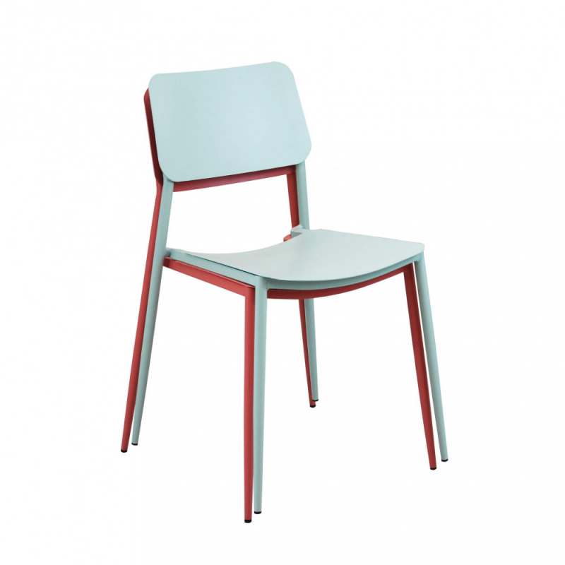 Sedia Vega impilabile in ferro da esterno robusta e pratica