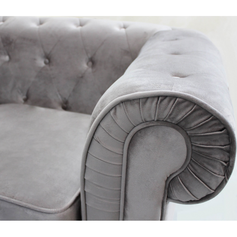 Divano 2 posti Chesterfield in velluto taupe elegante soggiorno