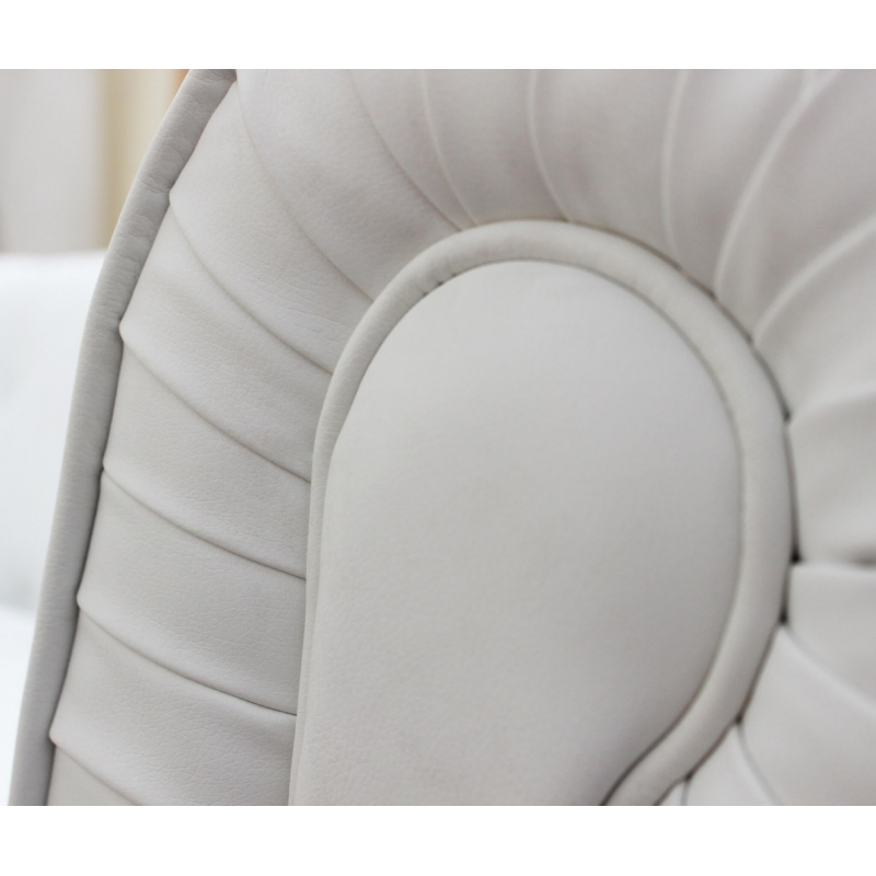 Divano 3 posti Chesterfield in ecopelle bianco elegante soggiorno