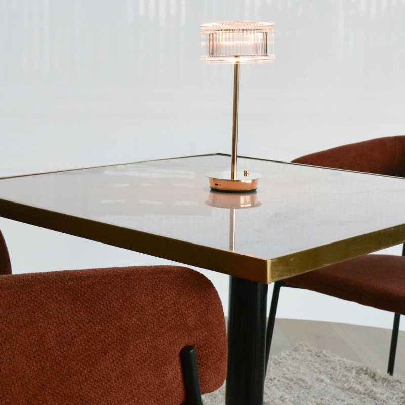 Lampada da tavolo Ginevra acrilico e metallo oro elegante