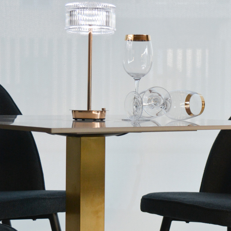 Lampada da tavolo Ginevra acrilico e metallo oro elegante