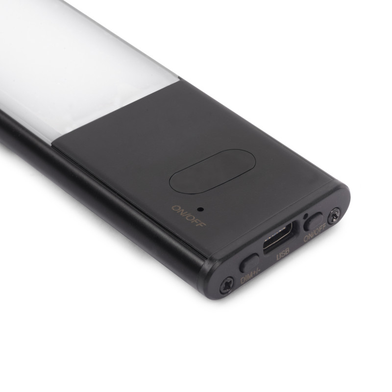 Multiconnettore Vertikal Push diametro 100mm, 3 spine di tipo Schuko, 1 USB tipo A, 1 USB tipo C, Acciaio e Tecnoplastica