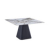 Tavolo Cesar con piano quadrato in ceramica effetto marmo arabesque M346 lucido e gambe in metallo nero