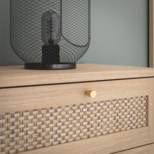 Zoom Cassettiera Livia 3 cassetti con dettagli in rattan intrecciato colore rovere