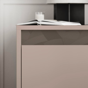Zoom Comodino Mott con cassetto tortora e dark coffee con dettaglio decorativo