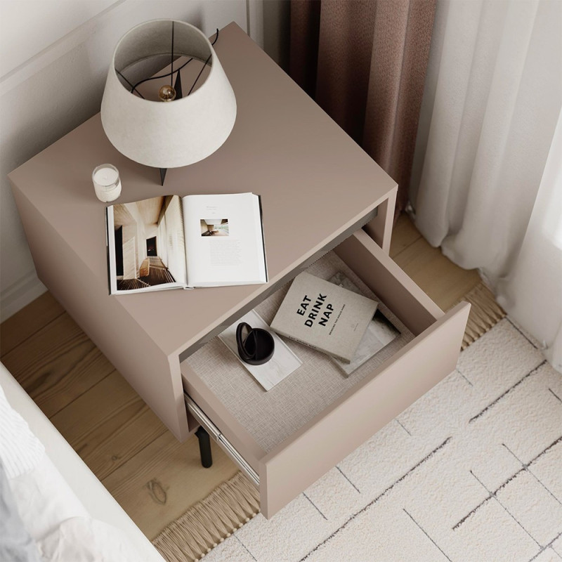 Comodino Mott con cassetto tortora e dark coffee con dettaglio decorativo
