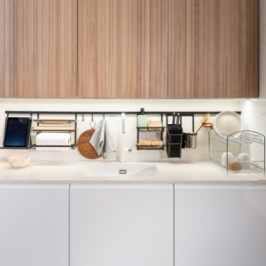 Profilo per accessori da cucina sospesi Titane, 1,1 m, Grigio antracite, Alluminio e Zama