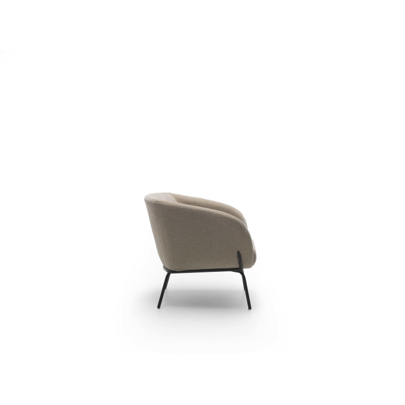 Poltrona rivestita in velluto Gambe metallo verniciato Sherry 75cm X 74cm H 69cm Stones